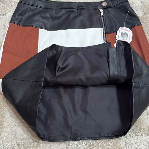 NWT Colorblock Mod PLeather Skirt - Picture 4 of 9